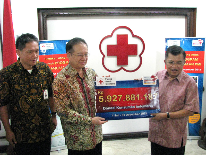 Indomaret Sumbang Program Kemanusiaan PMI Rp 5.9 miliar